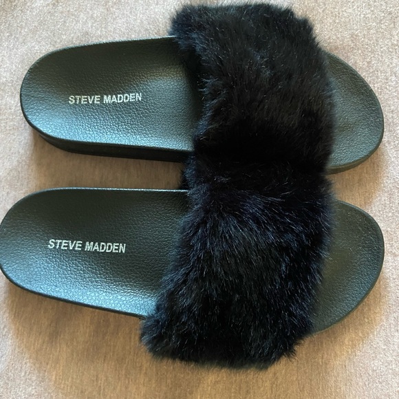 Steve Madden black fuzzy slide - Picture 2 of 4